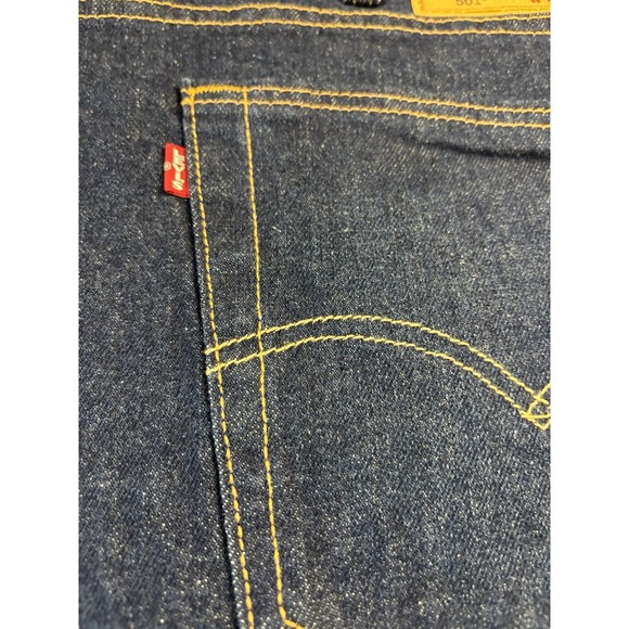 NWT Levi's 501 Men's Classic Fit Blue Denim Shorts with Frayed Hem Size 44 - Picture 11 of 14